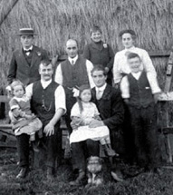 The Firth family of Greenside Farm, Hattersley (Ref t06817)