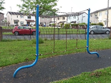 Rope traverse situated on wetpour