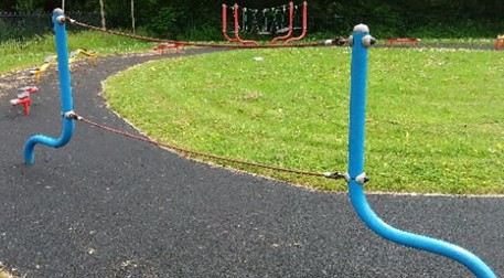 Rope traverse situated on wetpour
