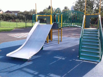 Multi-play unit with wide slide and step access situated on wetpour