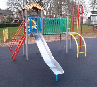 Multi-play unit, slide with metal ladder and slide down pole situated on wetpour