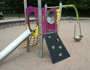 Bee rocker situated on wetpour