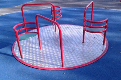 Inclusive roundabout situated on wetpour