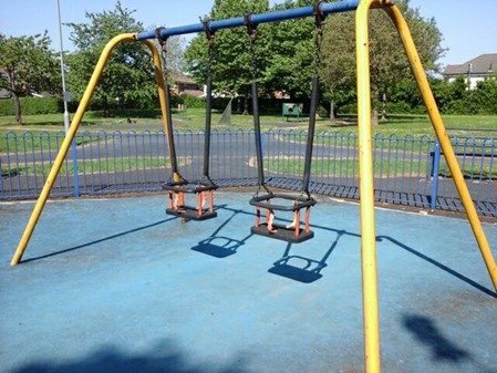 Tractor rocker situated on wetpour
