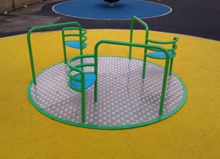 Inclusive roundabout situated on wetpour